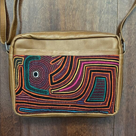 Artisan Mola and Leather Crossbody Bag with Multicolor Pattern - Picture 2 of 12